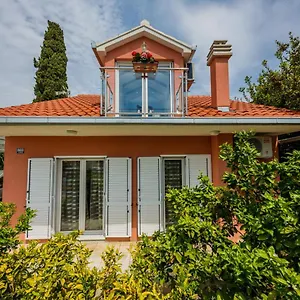 ana-kastela.hotels-in-trogir.com/